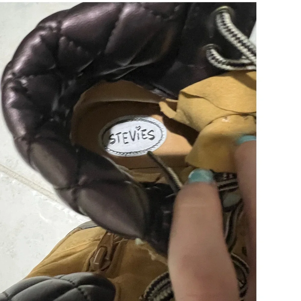 Stevies Girls Tan Faux Suede Quilted Collar Side Zip Combat Boots Size 3‎